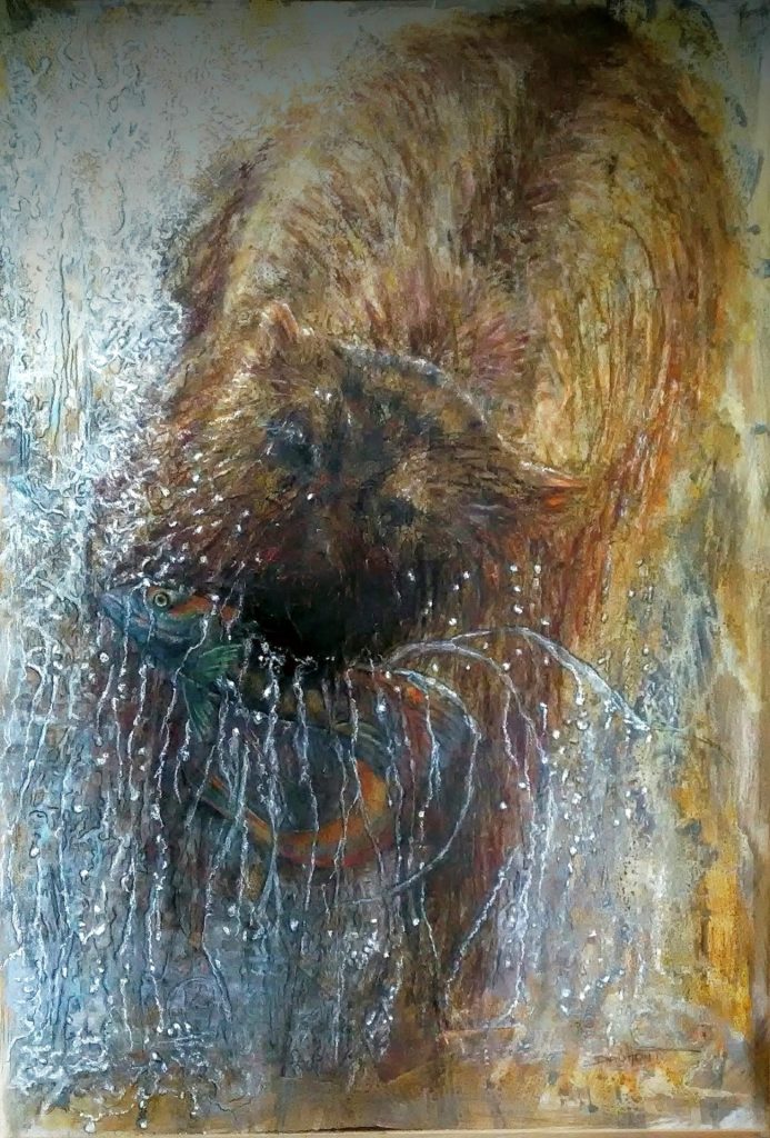 un ours entrain de pêcher un poisson dans une chute d'eau. Prise de vue sur le dos de l'ours. Art animalier