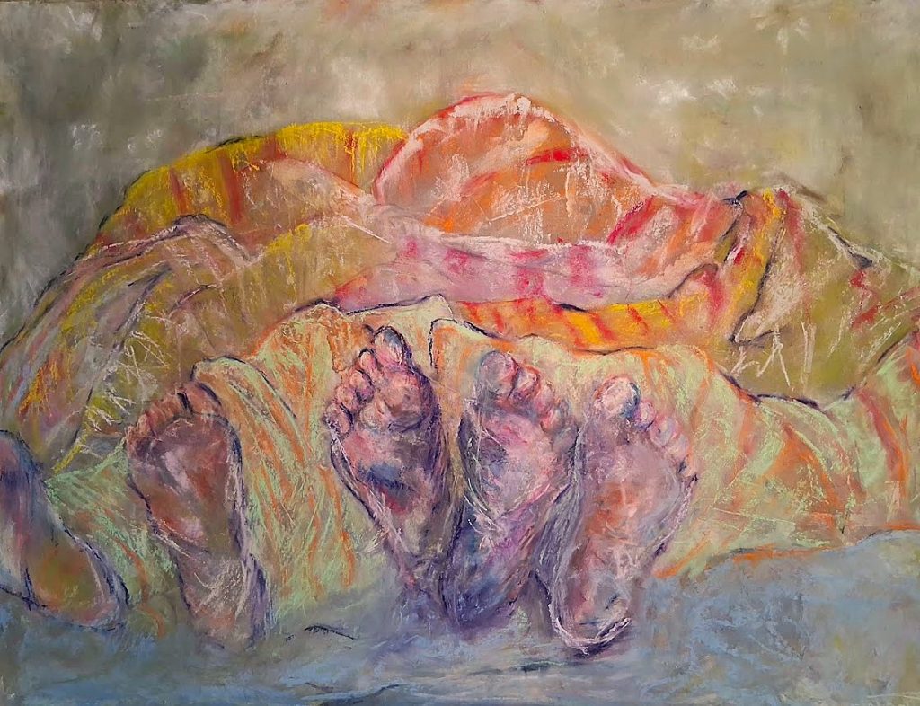 sous une couette rayée, 5 pieds apparaissent dans un ordre peu crédible. Nouvelle figuration